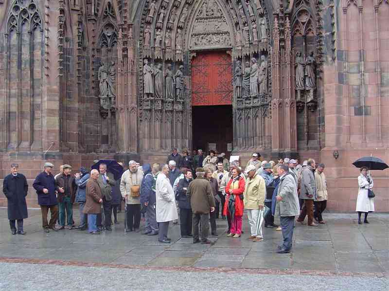 01_Photo 006 (Sommier).jpg - Sur le parvis de la cathédrale